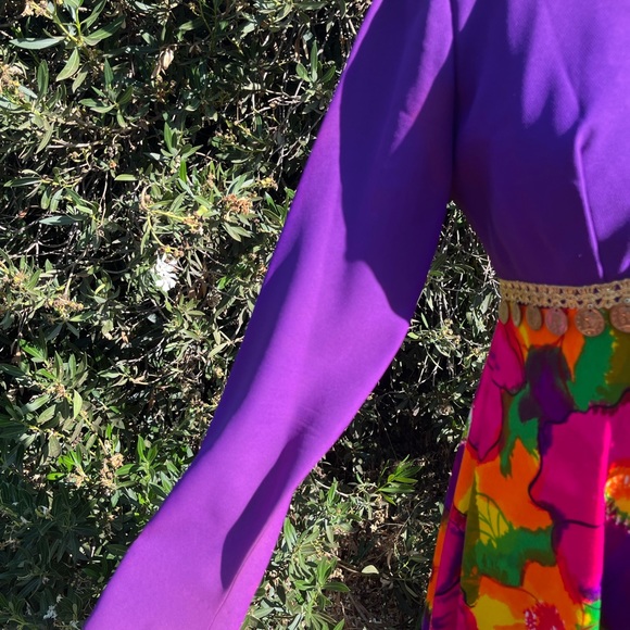 Vintage 1970’s psychedelic handmade barkcloth maxi dress with gold ribbon trim - Picture 6 of 8